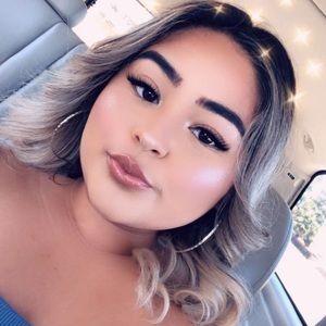 Meet your Posher, Desiree